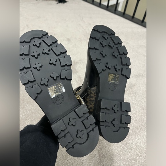 MICHAEL KORS Kids Boots - Picture 2 of 4